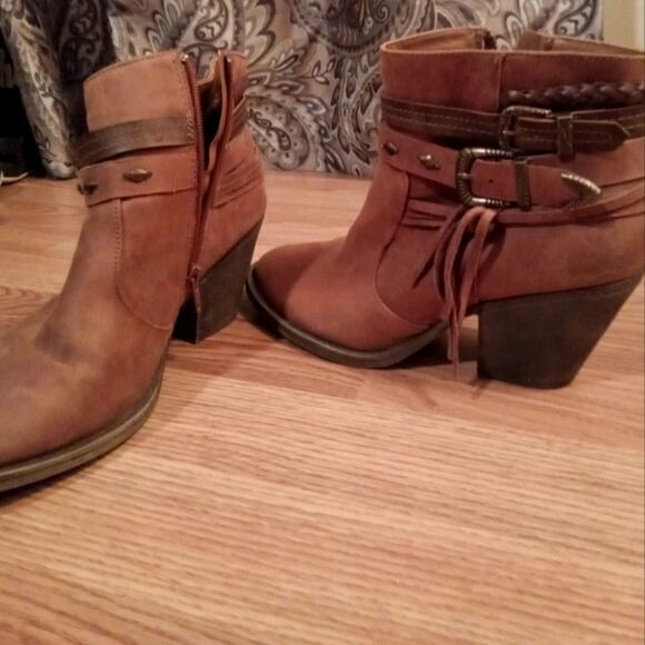 Women's sz 8 short boots - Picture 1 of 9